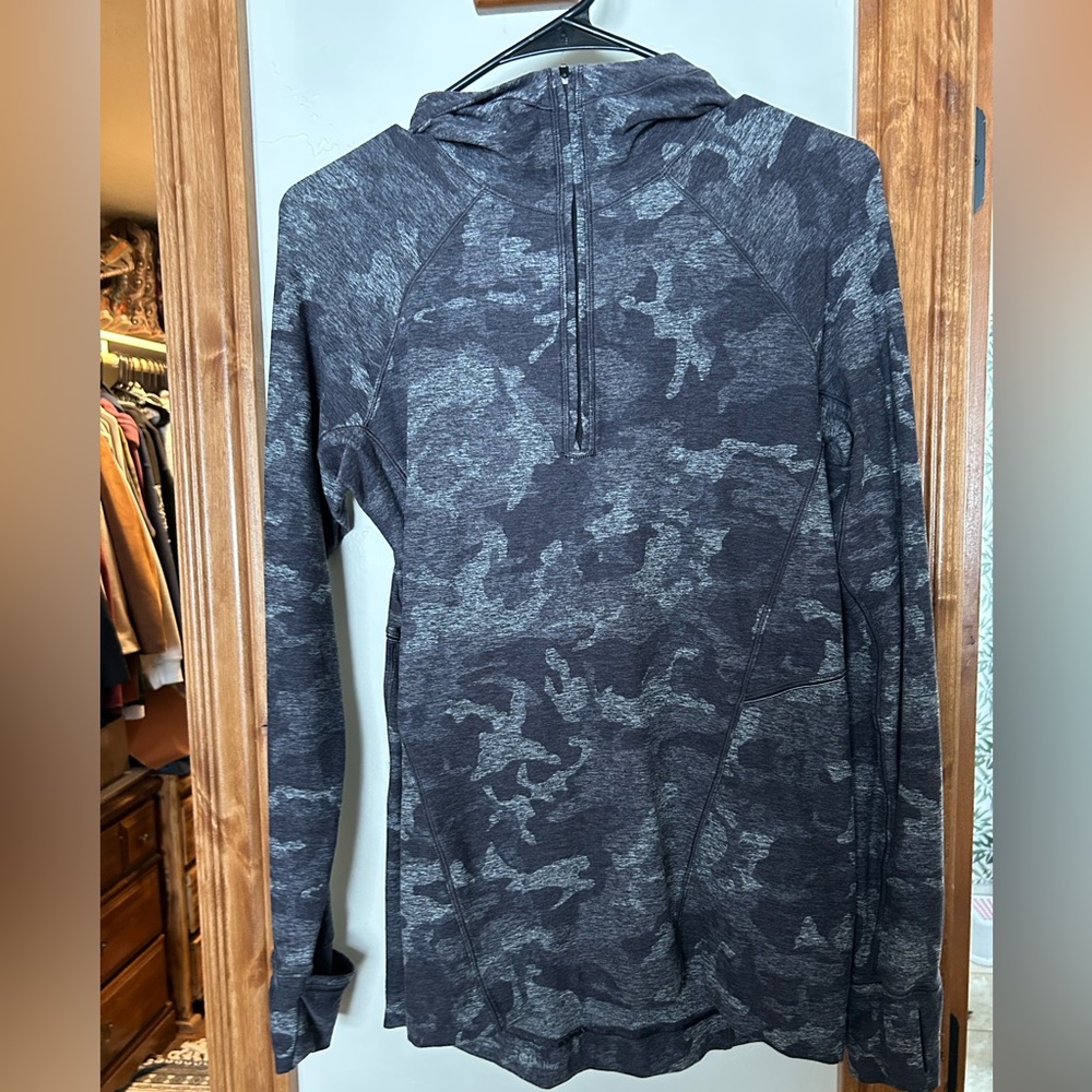Lululemon light weight pull over
